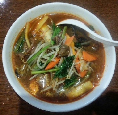 「マーラー牛筋ラーメン810円麺パス仕様540円」@山香菜房の写真