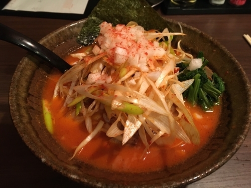 「赤とんこつ＋辛ネギ」@らーめん神月 小倉町店の写真