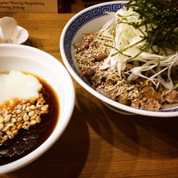 肉盛りつけそば(880円)