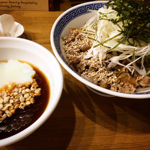 「肉盛りつけそば(880円)」@馳走麺 狸穴の写真