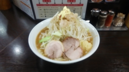 「味噌ラーメン（野菜にんにく脂・醤油バター）」@ラーメンいつきの写真