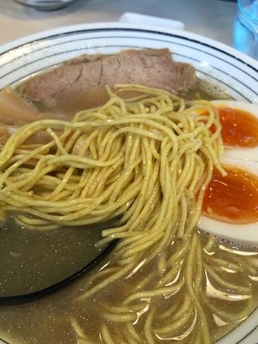 「超煮干しらーめん@750+大盛り@100」@煮干しらぁめん 猫トラ亭の写真