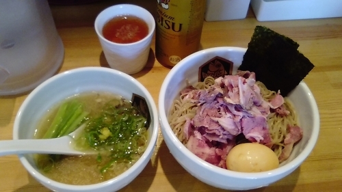 「特製鯛つけ麺+エビスビール」@真鯛らーめん 麺魚の写真
