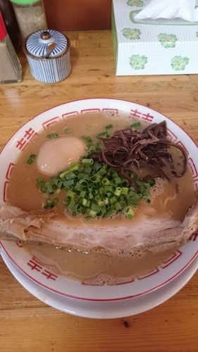 「醤油豚骨らーめん 720円  替え玉100円」@中華そば専門 めんやいただきの写真