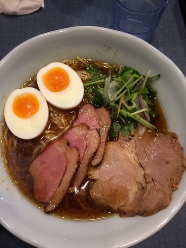 「にほんいち醤油そば 黒」@麺巧 潮の写真