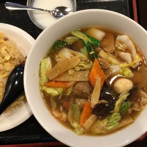 「五目つゆそば＋半炒飯セット750円と餃子（クーポンで無料）」@中華厨房 豊源の写真