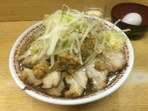 「小豚(ニンニクアブラ)」@ラーメン二郎 環七新新代田店の写真