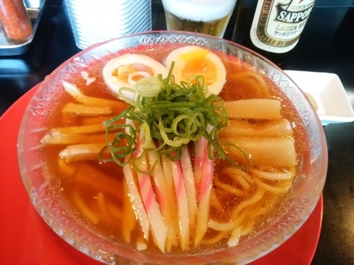 「冷やニボ＋ビール」@肉煮干し中華そば さいころの写真