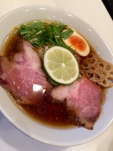 「【限定】名古屋コーチンの醤油そば〜フレッシュライムをそえて〜」@麺や 彩～iro～の写真