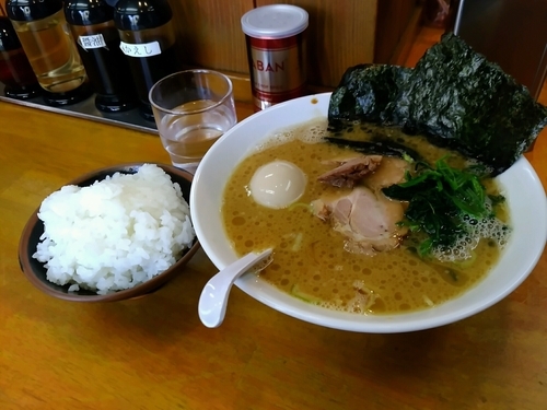 「ラーメン670円＋半ライス100円」@らーめん 㐂輪の写真