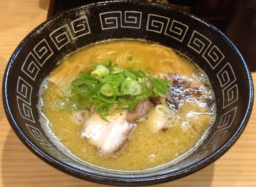 「鶏豚白湯らぁ麺(750円)」@中村麺三郎商店の写真
