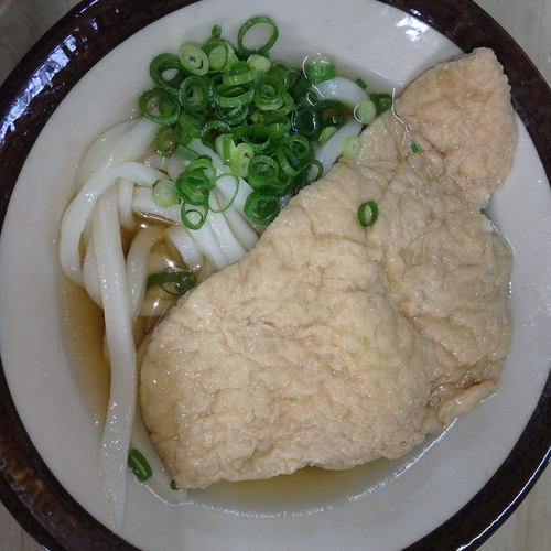 「小(150円)(冷)、あげ(100円)」@讃岐うどん がもうの写真