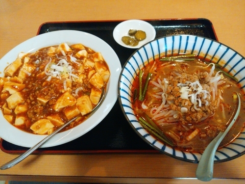 「ラーメンセット(麻婆豆腐飯＋特製台湾ラーメン)734円」@秀味軒の写真