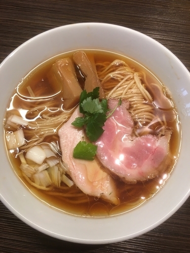 「醤油らぁめん750円、塩らぁめん750円」@らぁめん屋 カネキッチンの写真