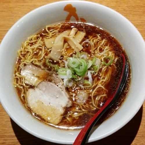 「しょうゆらーめん」@旭川らーめん かすいの写真