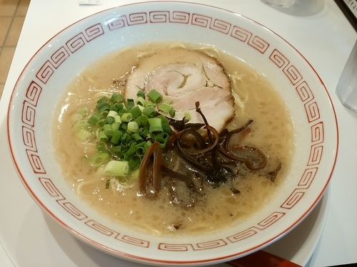 「屋台とんこつラーメン(並盛・100g＋替玉)650円」@ラーメン処 そうじゃ屋の写真