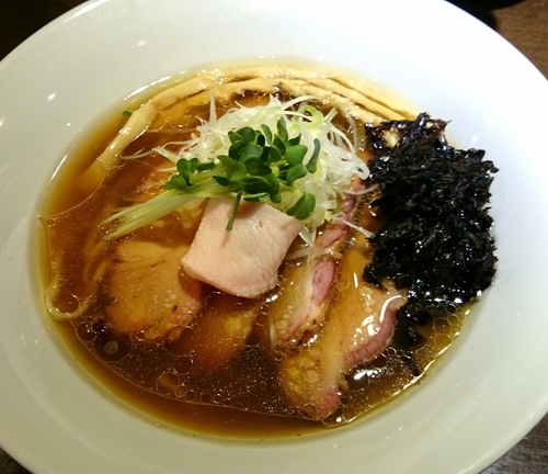 「あさり出汁地鶏そば（醤油・平打麺） 750円＋窯焼きチャー」@麺や 虎徹の写真