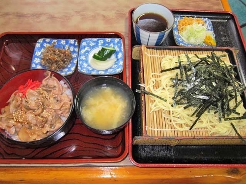 「中華ざる（醤油味）と生姜焼き丼　850円（ランチ）」@辰巳庵の写真