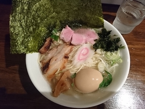 「鶏だし塩(中) 全乗せ」@煮干専門 中華そば 平八の写真