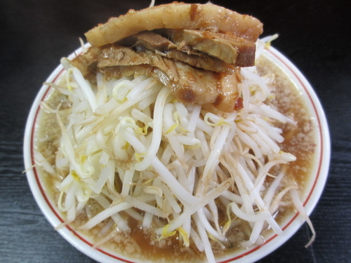 「ラーメン￥７７０野菜ニンニク増し」@ぶた麺の写真