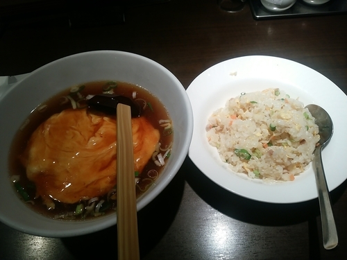 「本日のランチ①(天津ラーメン＆五目チャー飯)780円」@上海華龍 ヤマダ電機LABI1高崎店の写真