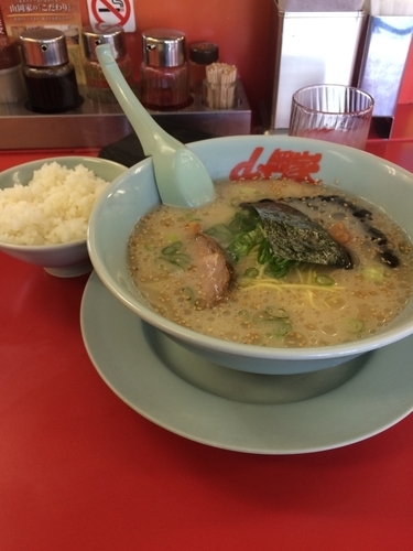 「朝らーめん 400円 半ライス110円」@山岡家 越谷レイクタウン店の写真