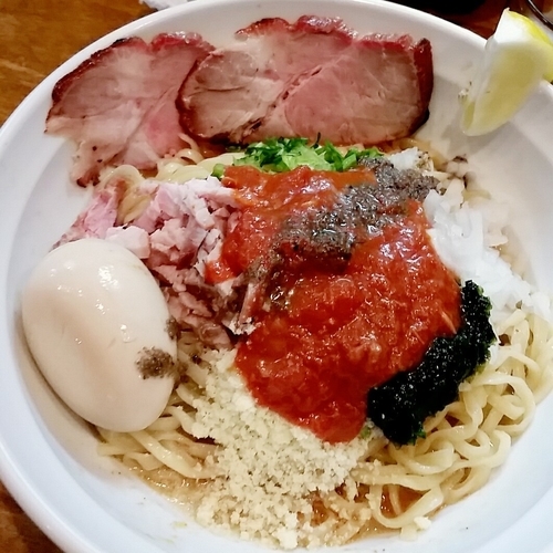 「【限定】冷しえびまぜ　８５０円＋味玉、釜焼きチャーシュー」@はりけんラーメンの写真