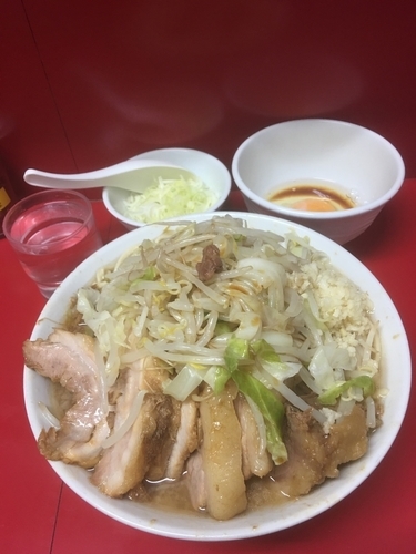 「小豚＋生卵＋シロネギ 1000円 ニンニク多めヤサイカラメ」@ラーメン二郎 西台駅前店の写真