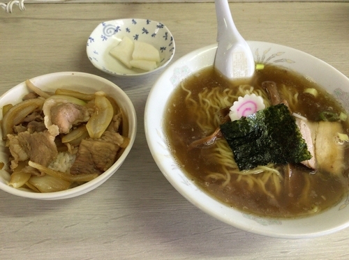 「ラーメン＋肉丼セット＠８００円」@ラーメン一心の写真