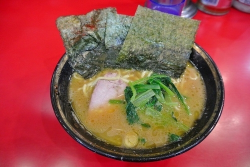 「ラーメン670円　硬め」@家系総本山 ラーメン吉村家の写真