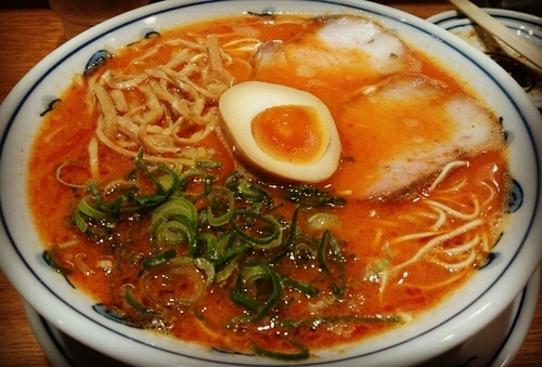 「赤いとんこつめん（800円）」@らあめん 渋英の写真