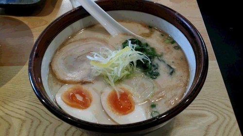 「俺流熟成塩ラーメン+味玉子」@俺流塩らーめん 渋谷本店の写真