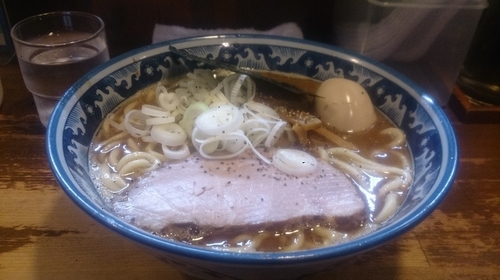 「ラーメン＋燻製味玉子」@兎に角 松戸店の写真