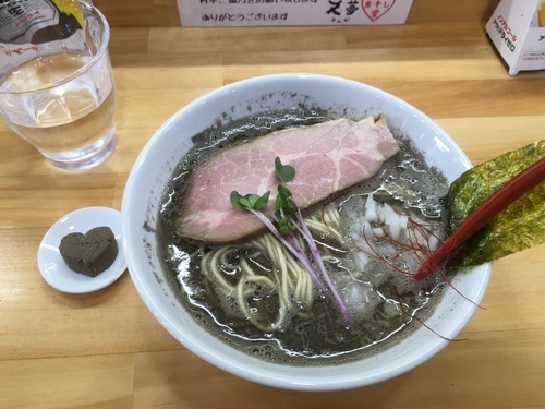 「煮干ラーメン ヤバニボ」@めんや天夢の写真