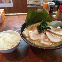 チャーシュー麺大1030円硬め濃いめ、無料ライス