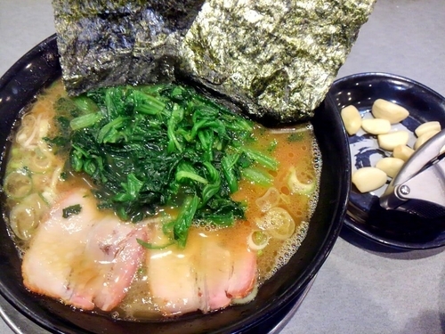 「横浜家系ラーメン　藤崎家＋レンソウ増し」@らあめん花月嵐 大森町店の写真