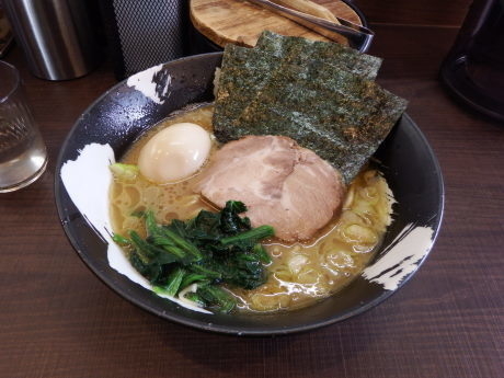 「家系味玉らーめん」@横濱家系ラーメン 家家家 北大前店の写真