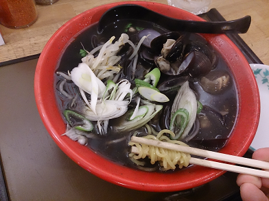 「しじみらぁめん（黒）」@超濃厚しじみらーめん きぬちゃん食堂の写真