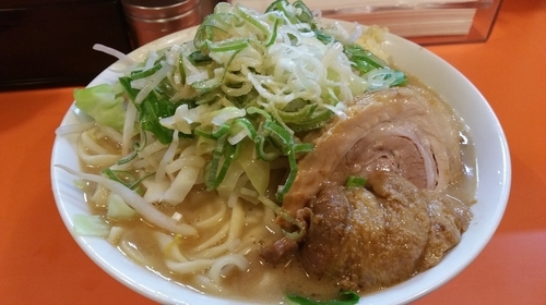 「ラーメン豚一切れ　ニンニク脂ネギ」@ちばからの写真