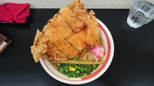 「揚げチキンめん（￥950）」@自家製麺SHINの写真