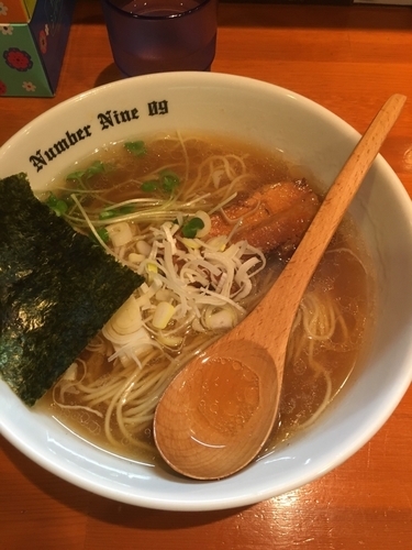 「醤油ラーメン750円」@麺Dining Number Nine 09の写真