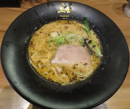 「白の三士　734円」@麺家 三士 池袋総本店の写真