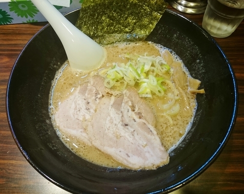 「ラーメン（細麺・並盛） 680円」@ラーメン長山の写真