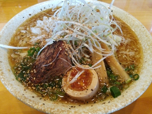 「和風煮干しょうゆらーめん」@極太麺 まな屋の写真