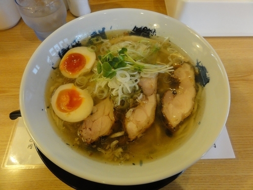 「燻製鶏塩ラーメン」@彩色ラーメン きんせい総本家夢風の写真