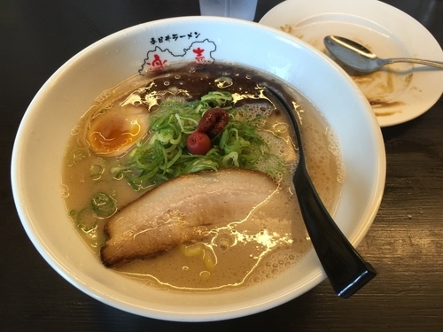 「STR(新とんこつラーメン)850円+とんこつカレーライス食べ放」@楽喜 ど真ん中店の写真