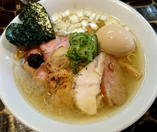 「【限定】特製塩そば 850円＋窯焼きチャー100円」@特級鶏蕎麦 龍介の写真