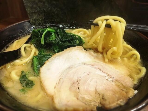 「豚骨ラーメン(690円)」@横浜家系ラーメン希家 矢口渡の写真