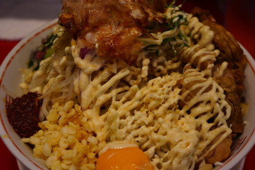 「冷やしまぜそば大（野菜、ショウガ、辛玉、ガリマヨ）」@用心棒の写真