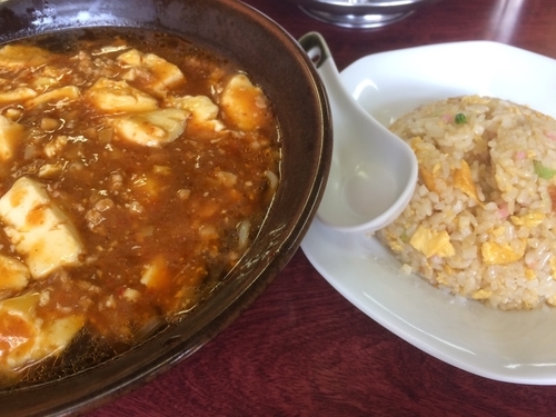 「マーボー麺 チャーハンつき」@ラーメンハウス連坊の写真